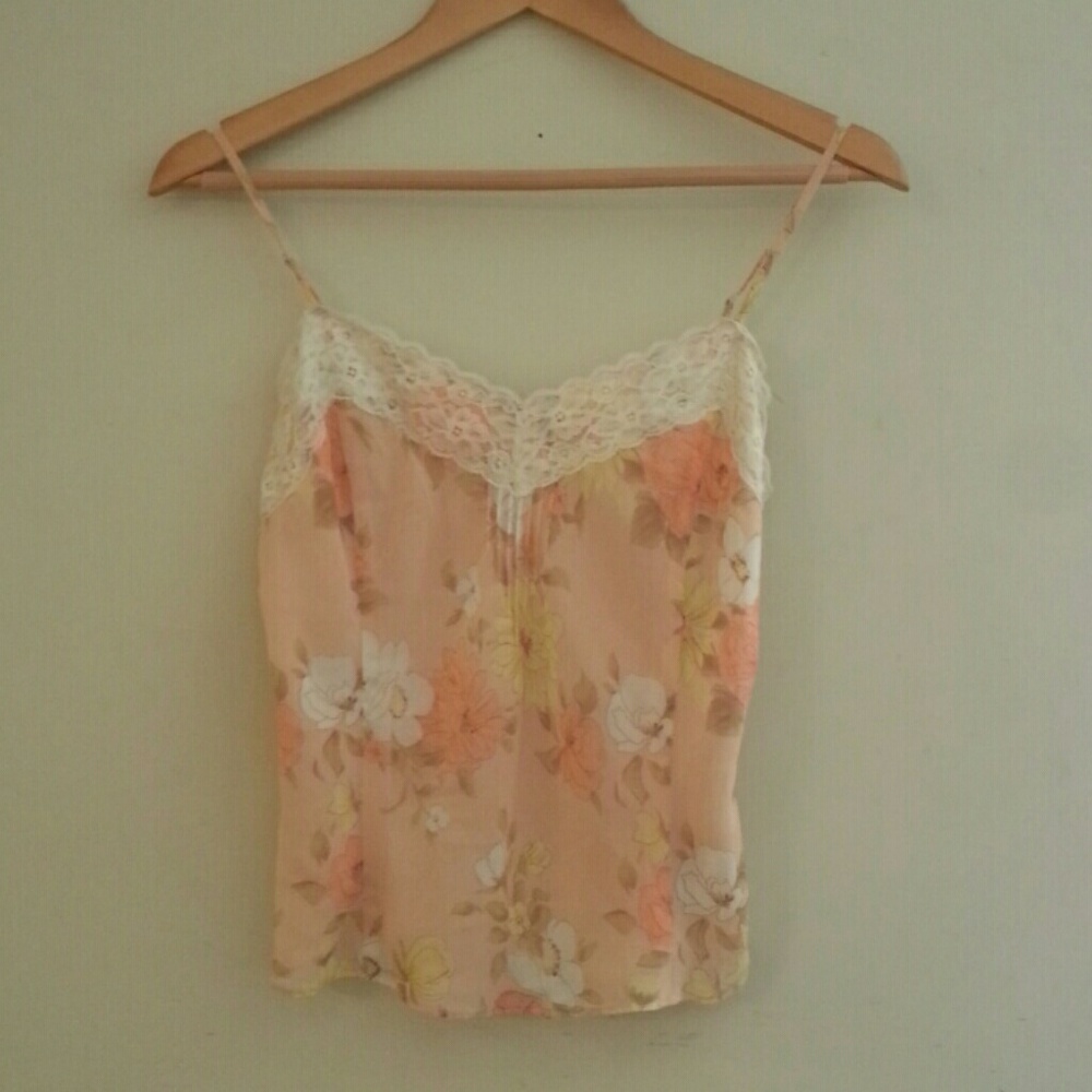 Gorgeous floral lace slightly cropped cami